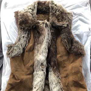 LIKE NEW!! Leather/faux fur medium women’s vest